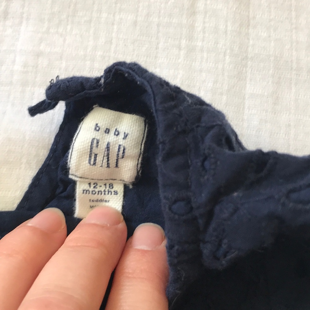 🔥 4 for $25🔥 BabyGap eyelet blouse - Picture 4 of 5